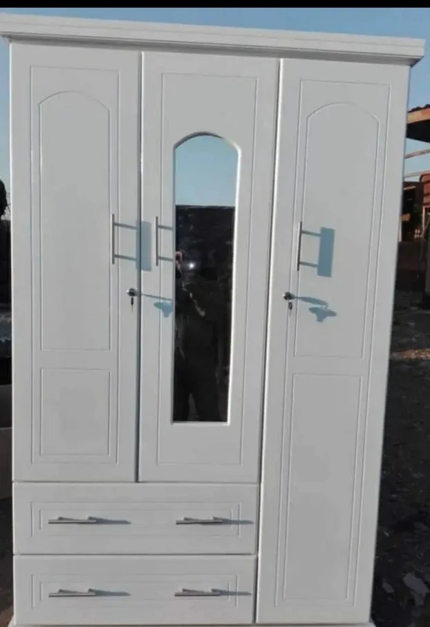 3 doors wardrobes