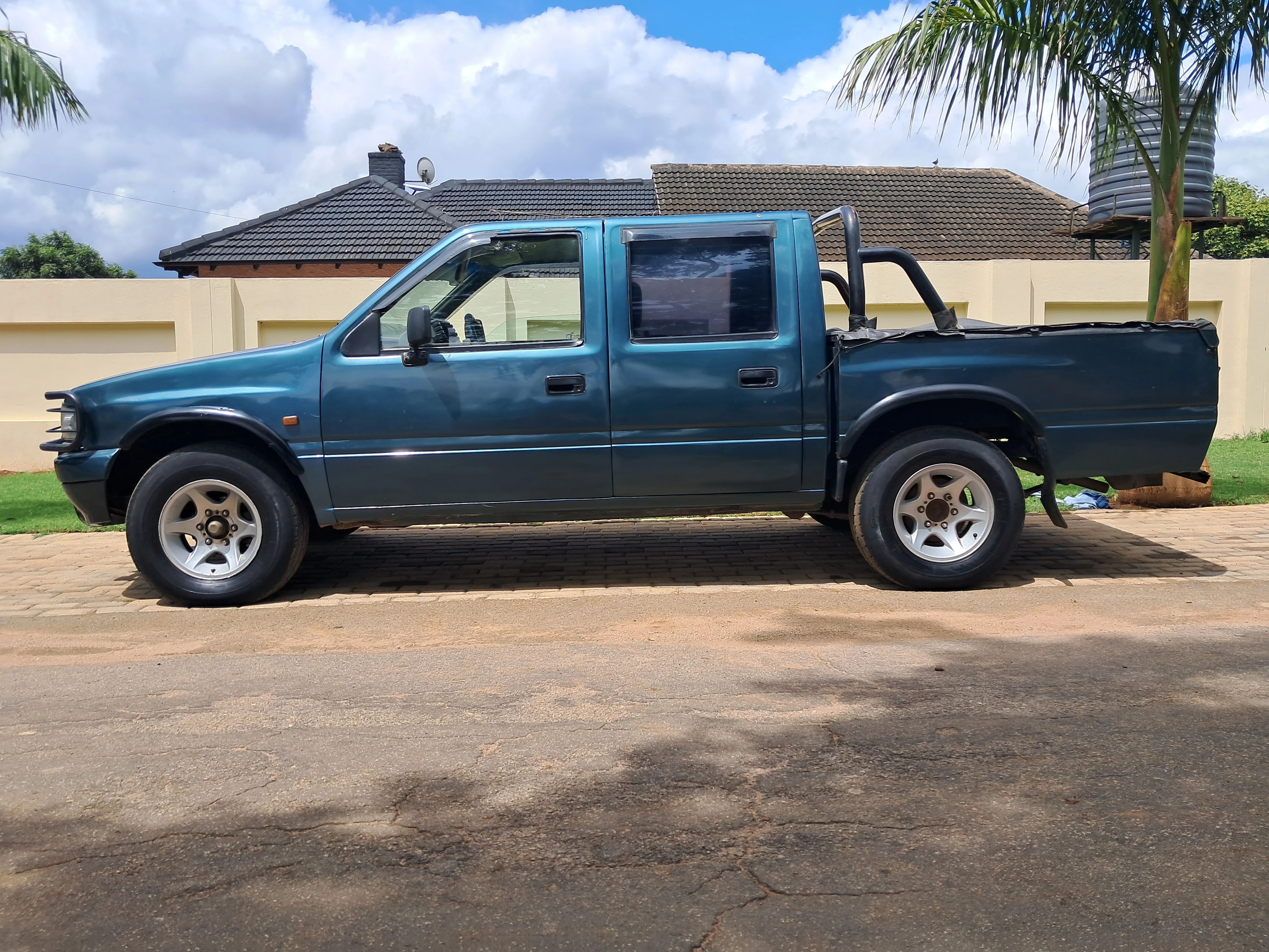 ISUZU KB280D Double Cab