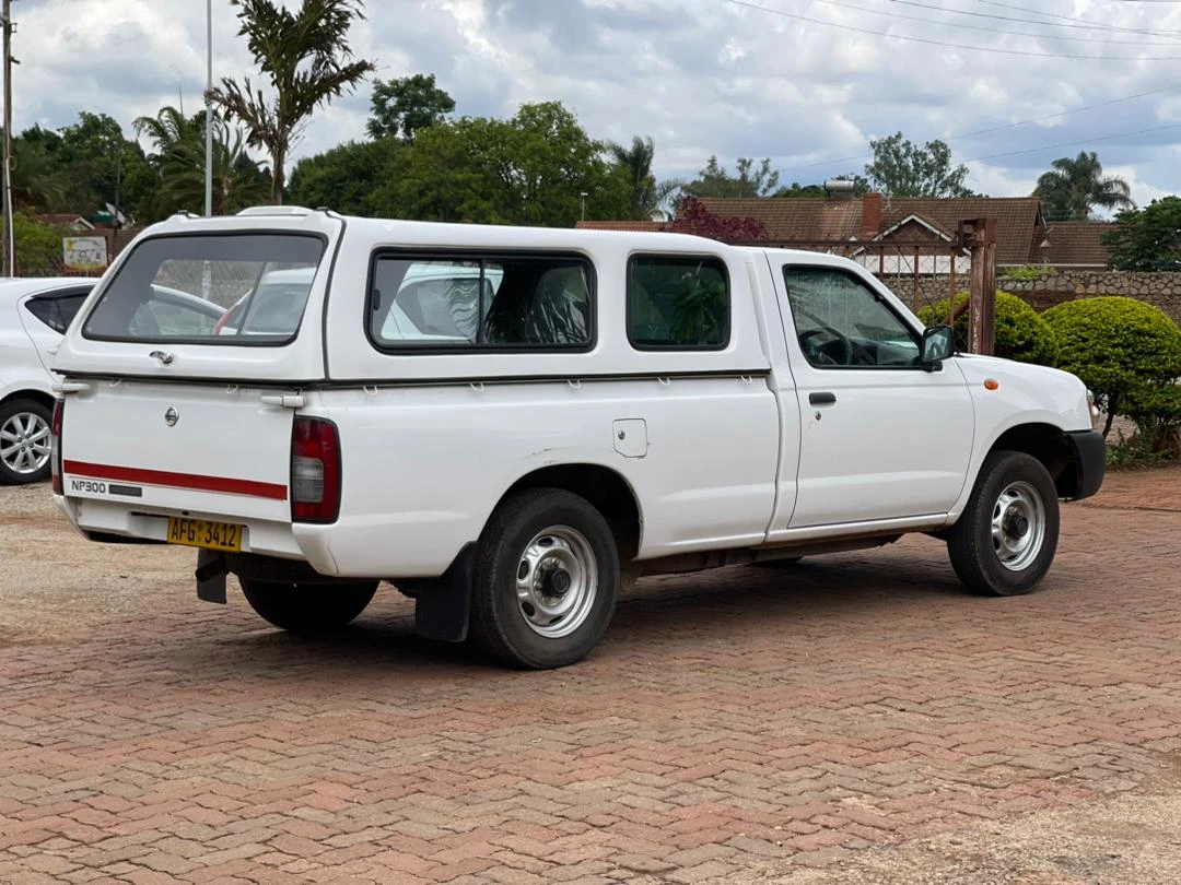 Nissan NP300