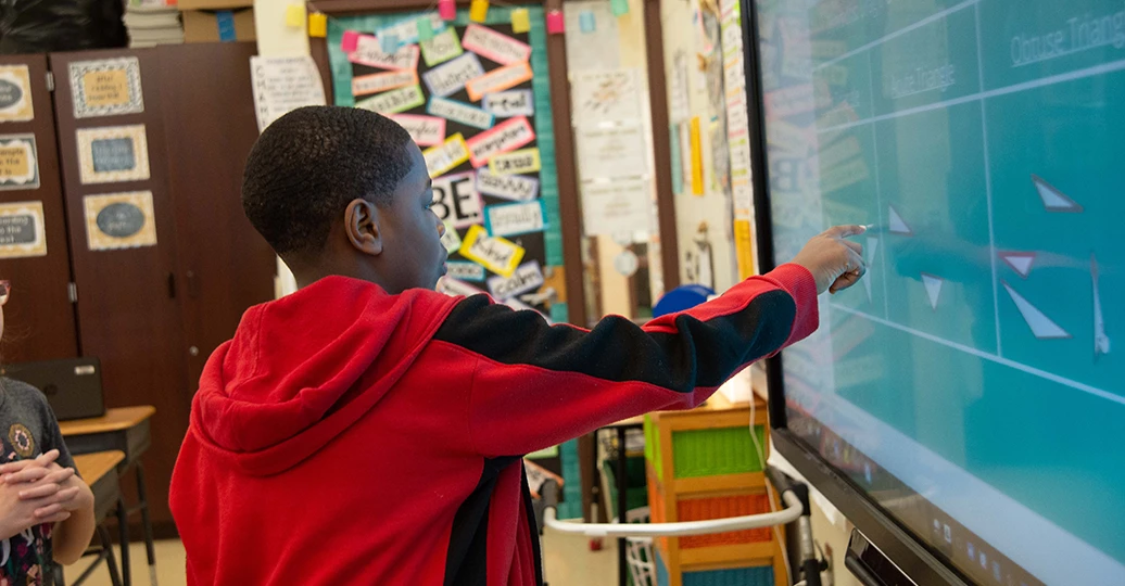 INTERACTIVE BOARDS FOR CLASS AND BOARDROOM