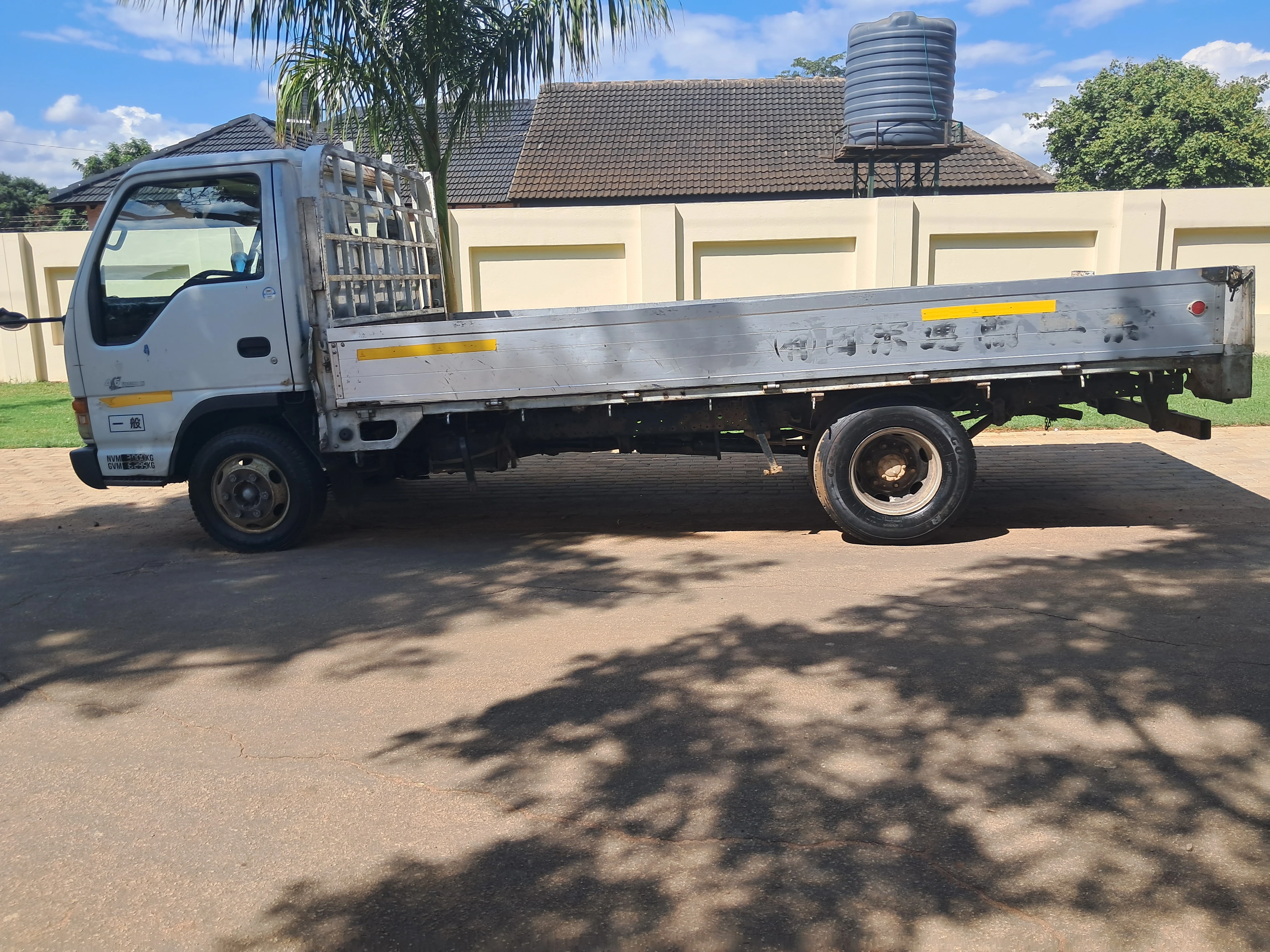 ISUZU ELF 3 tonne longbase